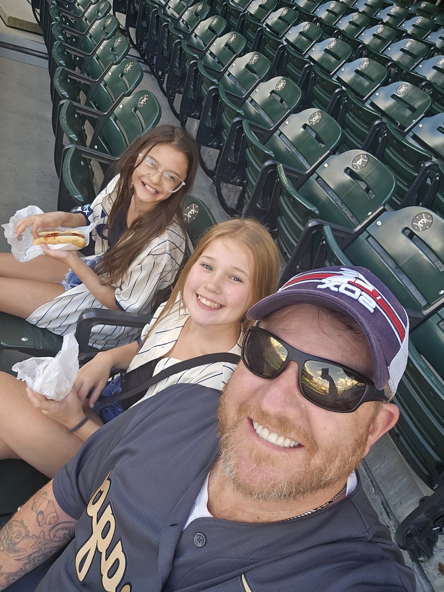 CollectorCave's tweet photo. We're here in 108 doing some minor #108ing.  #elvisisinthebuilding https://t.co/7zkvgrmHJt