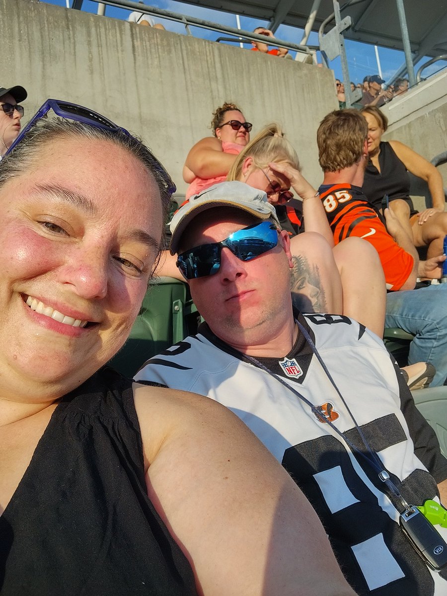 HRBarnhorn's tweet photo. #PreSeason with @Bengals #Section340 https://t.co/ZWMwgQTjoA