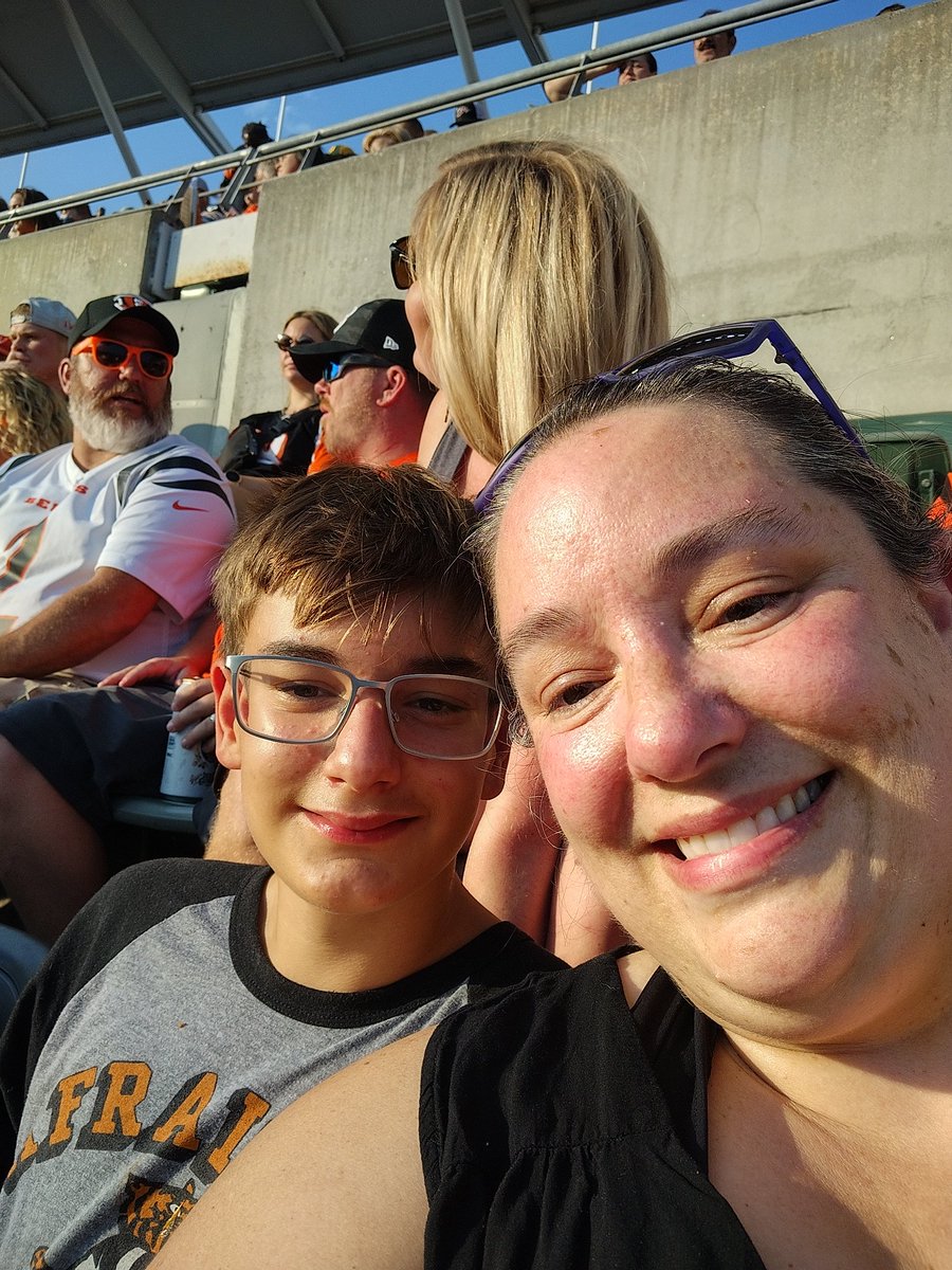 HRBarnhorn's tweet photo. #PreSeason with @Bengals #Section340 https://t.co/ZWMwgQTjoA
