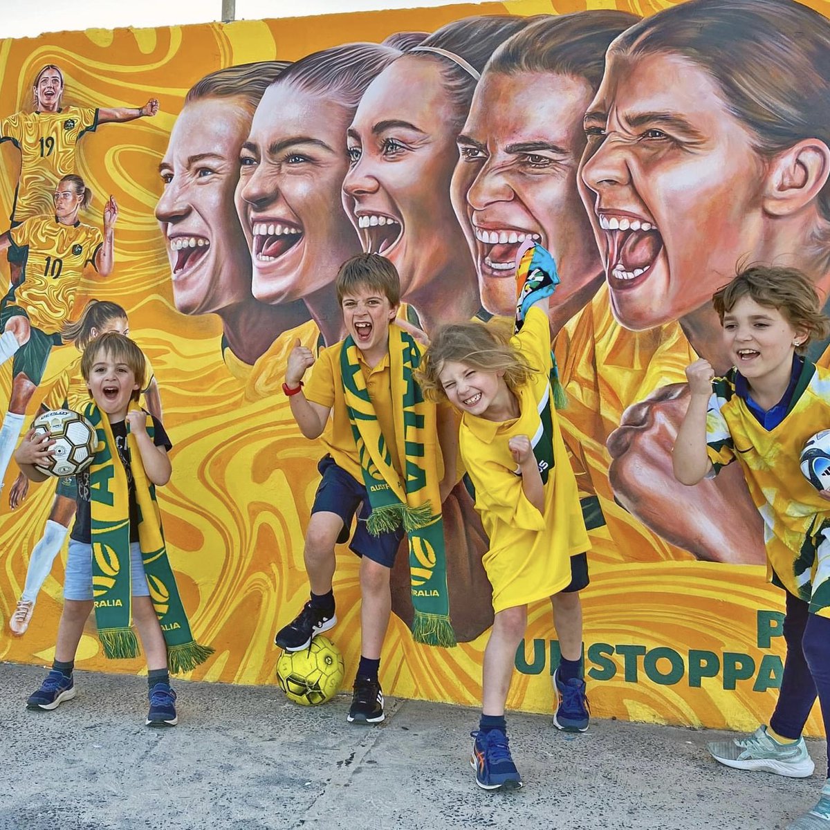 Bondi Beach has turned it on to cheer on the Matildas tonight with this incredible mural. Til it’s done! 🟡🟢