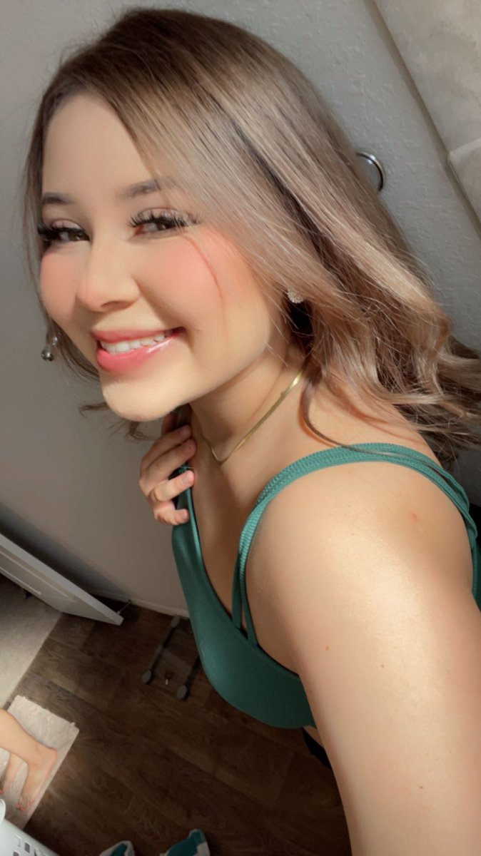 TrevinoJaselle's tweet photo. sorry just had to show off my new hair👸 https://t.co/6Ced8Y83vF