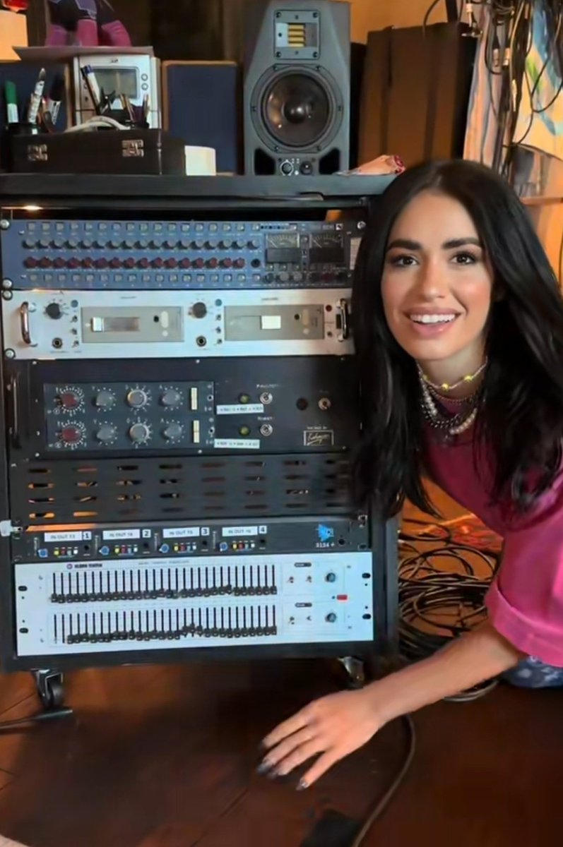 yo poniéndole música de lali a mis amigas esperando que me digan que es lo mejor que escucharon en sus vidas y se hagan laleras