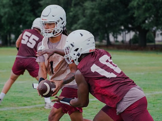 Jevon3Edwards's tweet photo. Junior year loading⏳@TbredRecruits pc:@aikenstandard @DAWGHZERECRUITS https://t.co/eYV34Gfg9F