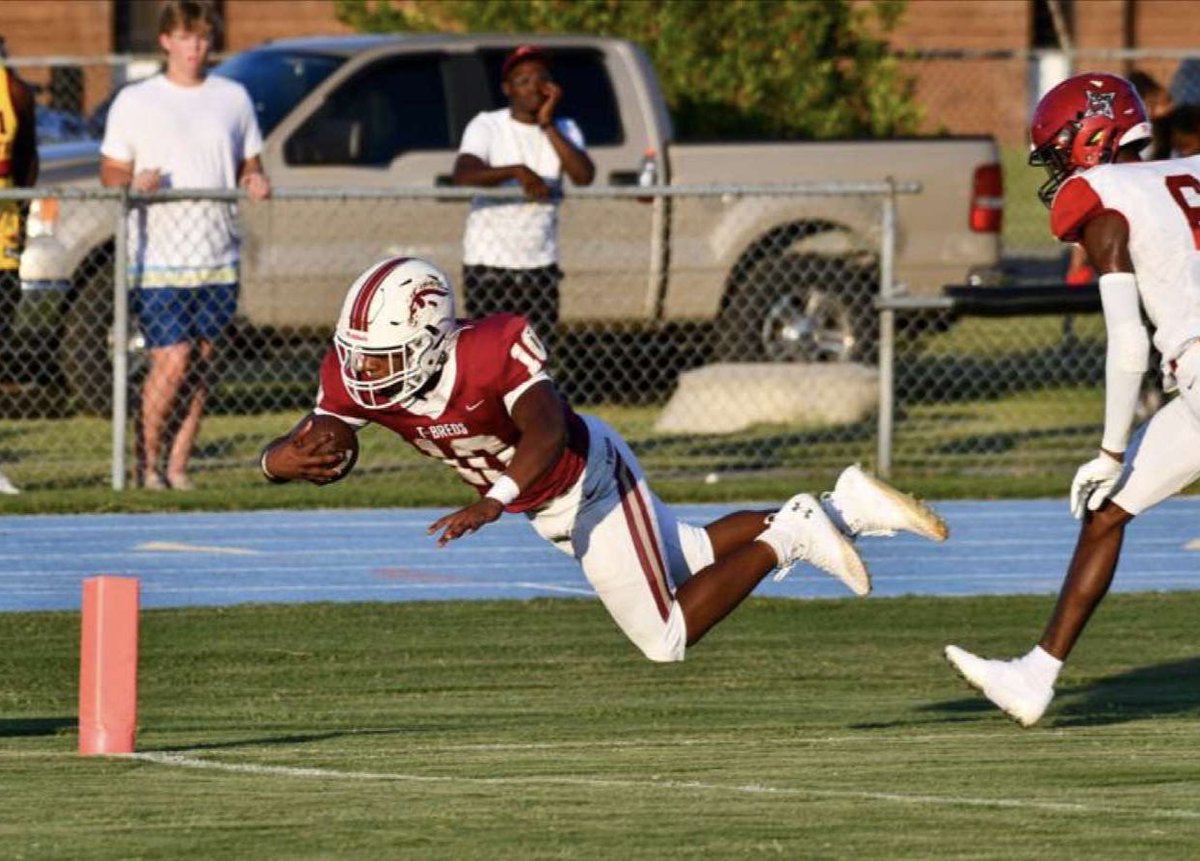 Jevon3Edwards's tweet photo. Junior year loading⏳@TbredRecruits pc:@aikenstandard @DAWGHZERECRUITS https://t.co/eYV34Gfg9F