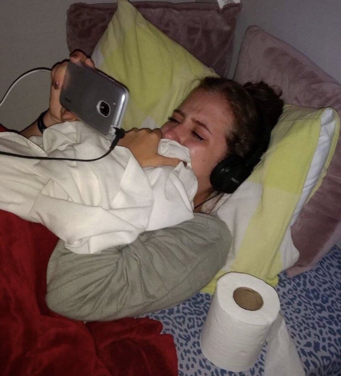 camilac163's tweet photo. Ouvindo a música "Igual a você eu sei que não tem" pela última vez #VaiNaFe https://t.co/fzVfGJJlM9