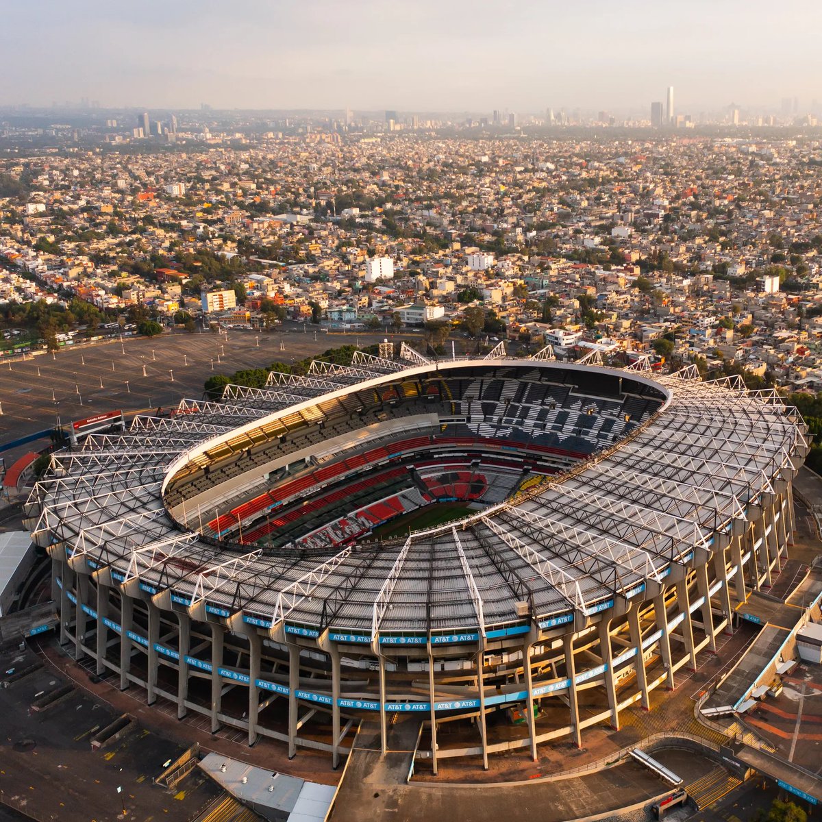 futbolasada's tweet photo. LA MECCA DEL FUTBOL LATINO 😍🇲🇽

According to various reports, the mythical Estadio Azteca will host the inaugural match for the 2026 World Cup 🏆🇨🇦🇺🇸🇲🇽

Imagine Mexico returning with a packed out stadium 🔥😳 https://t.co/BAsZfYxdTi