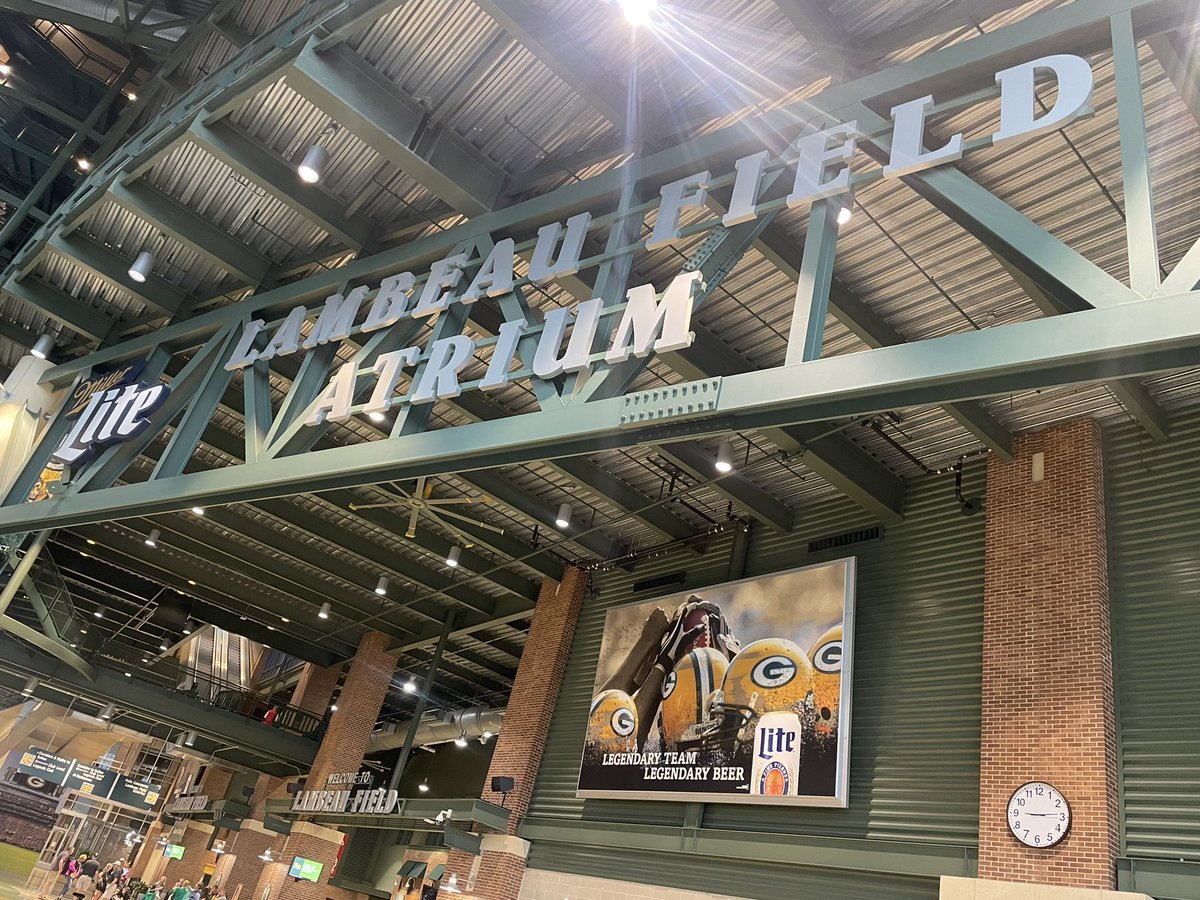 PrairieStylFile's tweet photo. Happy 104th birthday, @packers! #LambeauField #PressTrip #LoveGB #GoPackGo https://t.co/Qsz8IRMDwO