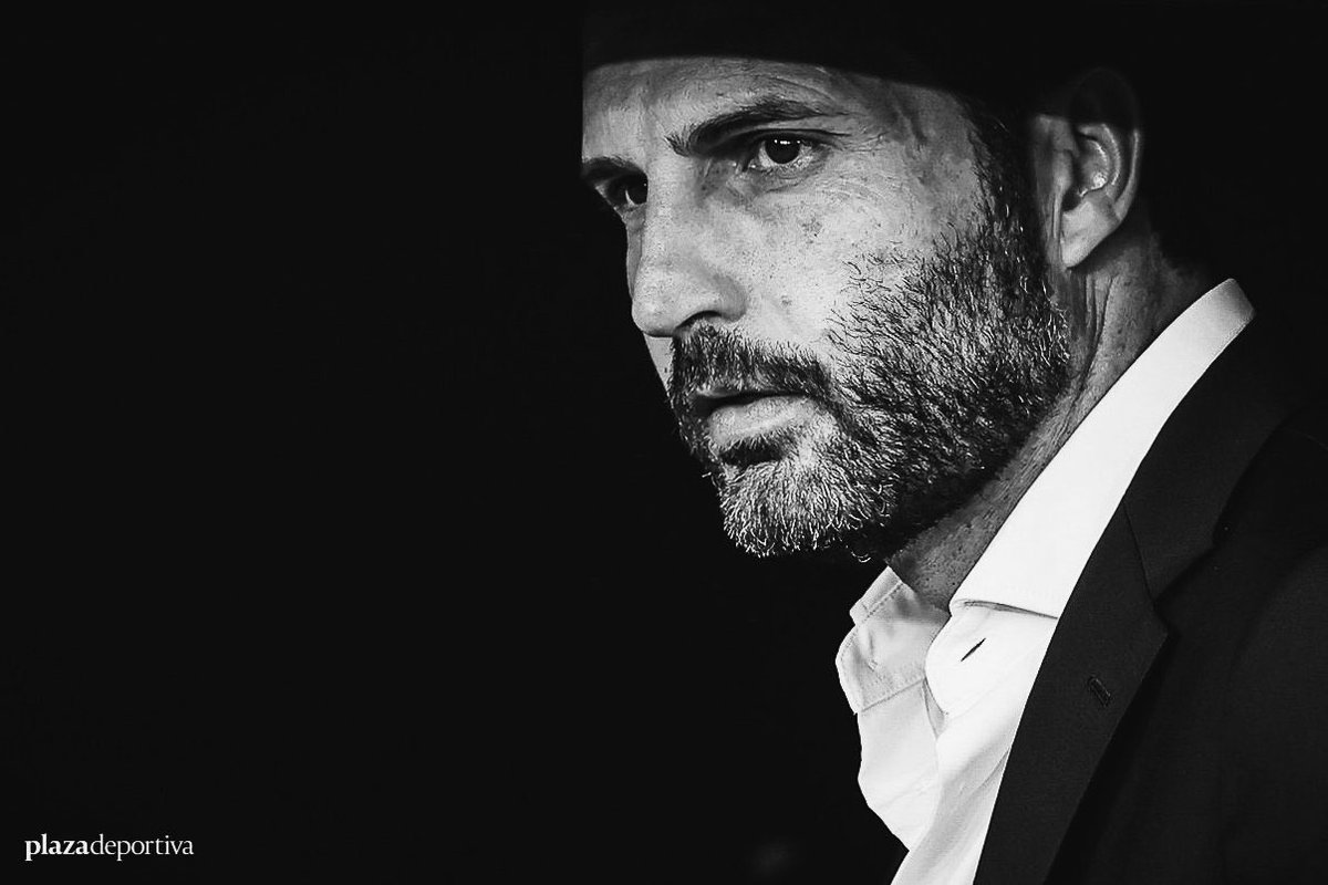 INFO_MESTALLA's tweet photo. 🚨BARAJA

Decidiste apostar por la cantera jugándonos el descenso.

Decidiste quedarte en el peor Valencia.

Decidiste descartar a Cavani, Marcos André, Castillejo, Racić, Cömert.

Solo te trajeron un fichaje.

Decidiste reconvertir a Diakhaby en mediocentro.

GUÍANOS PIPO🦇 https://t.co/z7iqYZmq8L