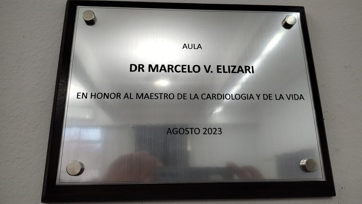 Ritabt's tweet photo. Hoy en el servicio de Cardiología del hospital Ramos Mejía se le hizo un homenaje al descubridor de los hemibloqueos, Dr. Marcelo Elizari. Estuvimos presentes varias generaciones de cardiólogos y cardiólogas que nos formamos con él. https://t.co/sQMW4Ynrti