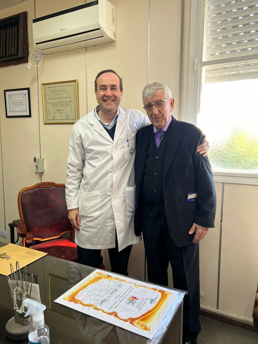 Ritabt's tweet photo. Hoy en el servicio de Cardiología del hospital Ramos Mejía se le hizo un homenaje al descubridor de los hemibloqueos, Dr. Marcelo Elizari. Estuvimos presentes varias generaciones de cardiólogos y cardiólogas que nos formamos con él. https://t.co/sQMW4Ynrti