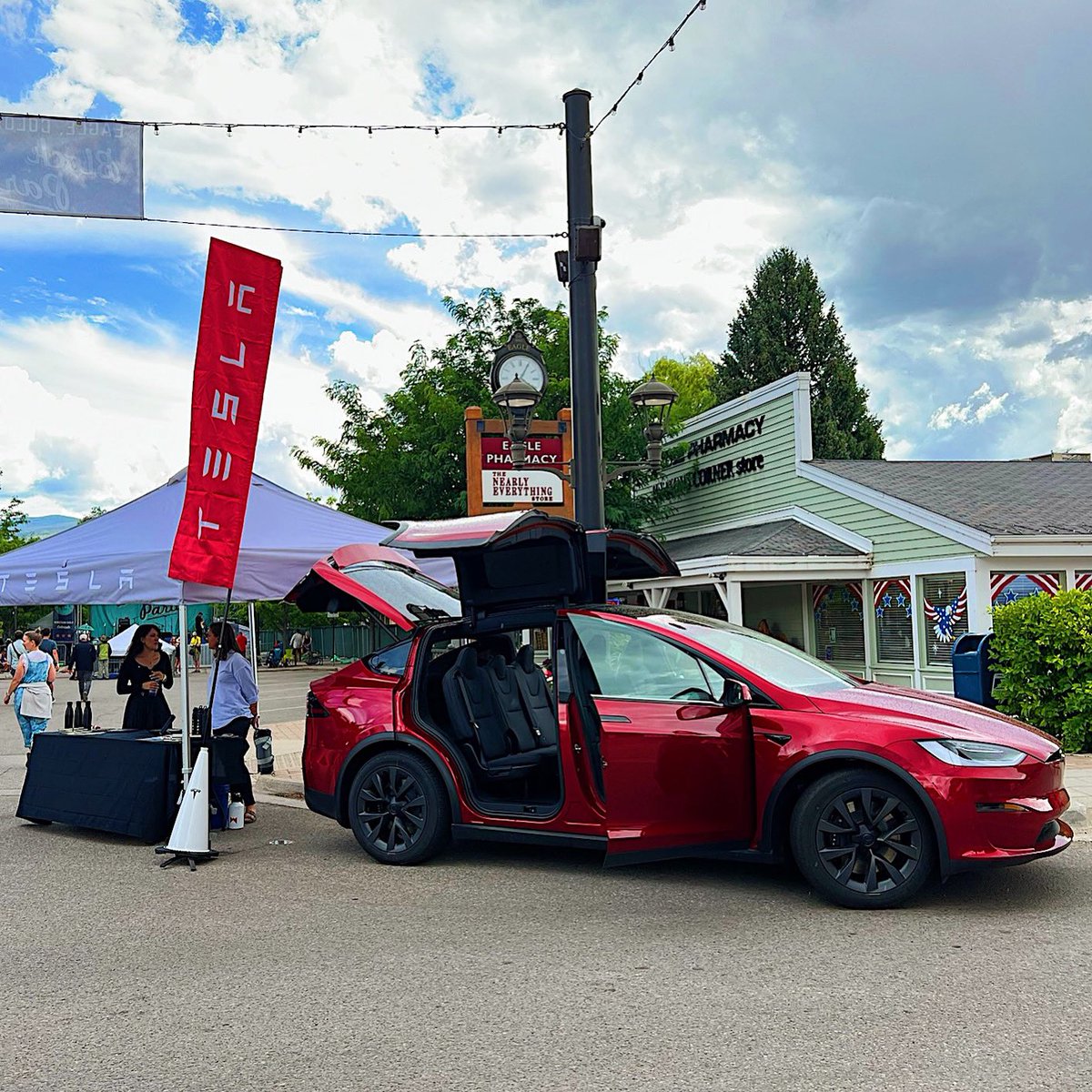 blockpartyeagle's tweet photo. We are thrilled to be partnering with @Tesla for Block Party Eagle 2023! A Tesla Red Model X is on site today and tomorrow for your viewing pleasure! 

#blockpartyeagle #blockpartyeagle2023 #downtowneagle #coloradomusicfestival #summermusicfestival #outdoormusicfestival https://t.co/nEO6gSQzv9