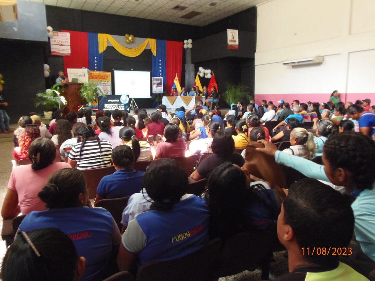 HoffmanJoseV's tweet photo. #RealizadoConÉxito el foro sobre La  #trata de personas en #Achaguas . Una de las premisas del Gobierno Bolivariano 🇻🇪 es proteger a nuestro pueblo en estos temas en dónde nuestro  #Pueblo es vulnerable
#NoHgasTratoConLaTrata
@NicolasMaduro
@drodriven2
@dcabellor 
@eduardopiate2 https://t.co/SNVpMiKrsT