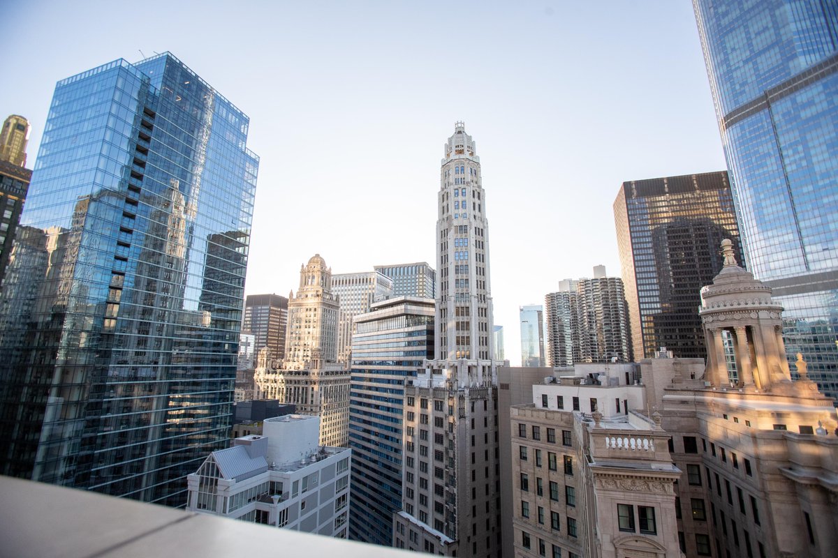 ChooseChicagoMx's tweet photo. Chicago tiene un largo legado de arte y arquitectura, desde el nacimiento del rascacielos hasta las mejores creaciones de Frank Lloyd Wright y más allá. Esta ciudad está llena de hermosa arquitectura y hay mucho que ver en todas partes.
https://t.co/JBcTtw2h9I
#ChicagoGOandKnow https://t.co/hVFFF6qMjx