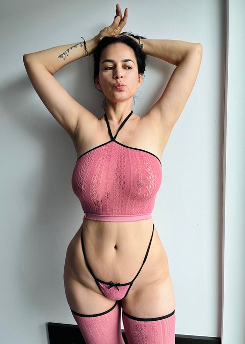 Watch Nanda Reyes 💕's leaked NSFW photo on TwXstars