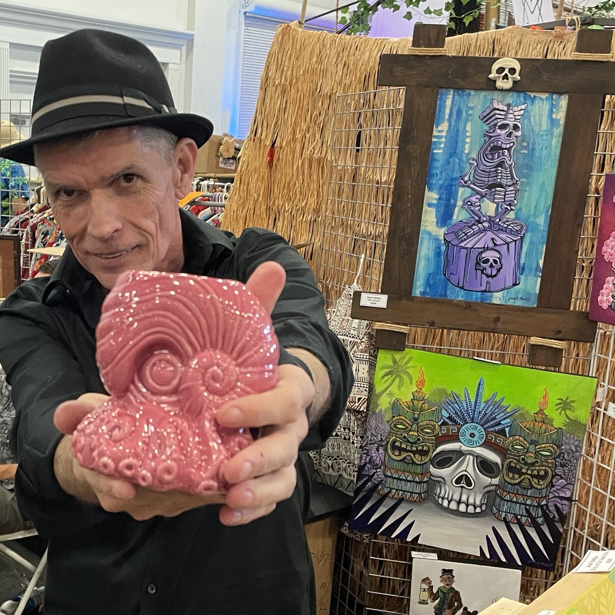 theatomicgrog's tweet photo. When @tikioasis says they have "the largest Tiki marketplace on planet Earth," they're not kidding around. More than 150 booths featuring artists, craftspeople and vendors from around the world. Here are just a few we saw last week. #TikiO #TikiOasis #tiki #tikimarketplace https://t.co/l2us1oWBZX