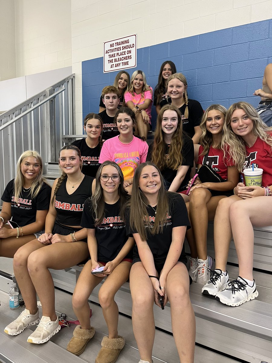 tomball_hscheer's tweet photo. Tomball Cheer supporting @SwimTomball!! Go coogs!!! 🎉🎊🎉🎊🎉📣📣📣#coogsgocrazy #thscheer #coogs4L #prideoftexas #CCC @TomballISD @THS__athletics @TISDTHS https://t.co/nY8OTNTRZy