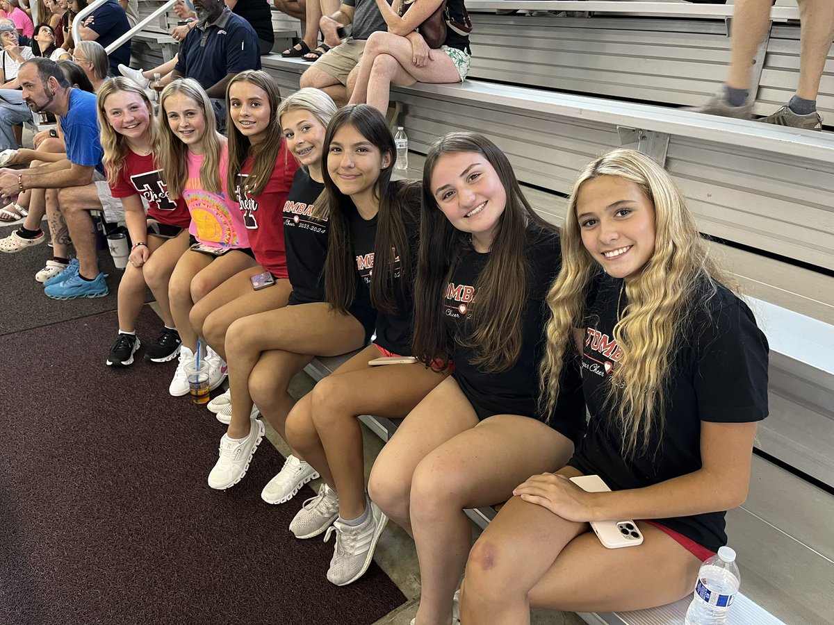 tomball_hscheer's tweet photo. Tomball Cheer supporting @SwimTomball!! Go coogs!!! 🎉🎊🎉🎊🎉📣📣📣#coogsgocrazy #thscheer #coogs4L #prideoftexas #CCC @TomballISD @THS__athletics @TISDTHS https://t.co/nY8OTNTRZy