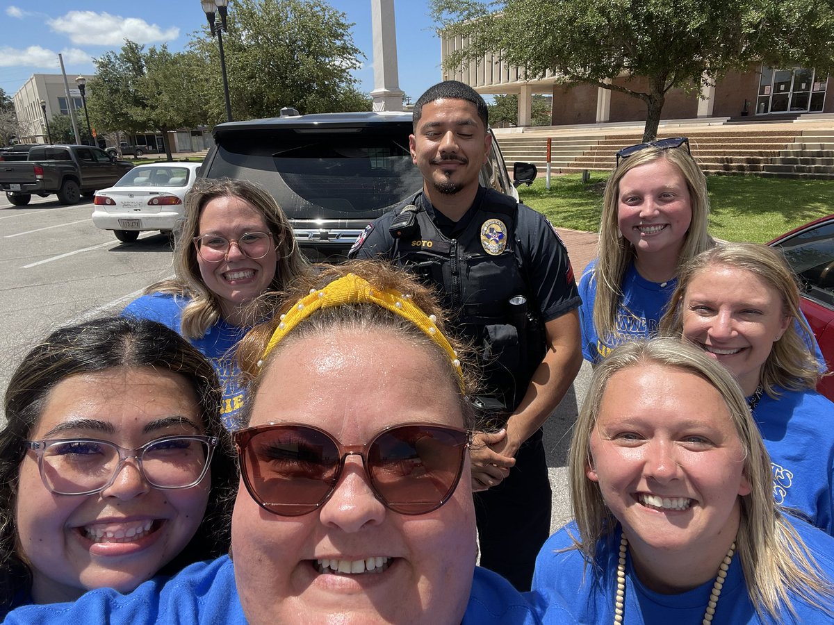 MWendelBCISD's tweet photo. LRE staff had a blast going out and spreading kindness throughout our community and the ones that love our students everyday.

#letsgospreadkindnessLRE

💙💛💙💛💙💛💙💛💙💛💙💛💙💛
@BCISD https://t.co/ZRtopuzsOr