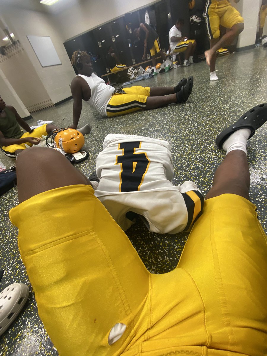 ashton_lofton10's tweet photo. First freshman scrimmage today 〽️4️⃣ https://t.co/mi3ujibHsn