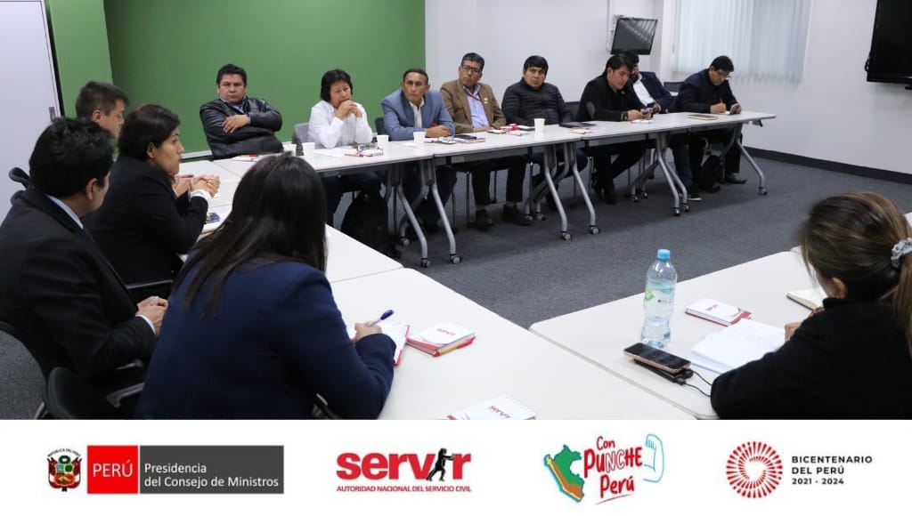 SERVIR_PERU's tweet photo. 📸 La presidenta ejecutiva de SERVIR, Ana Pari Morales, sostuvo una reunión de trabajo con 20 delegados de la Coalición Unidad Estatal Ampliada en la que asistieron la #CITE, #UNASSE, #CONASEP y #CONFETEP. 🧵1/3 https://t.co/wtS26kpuVh