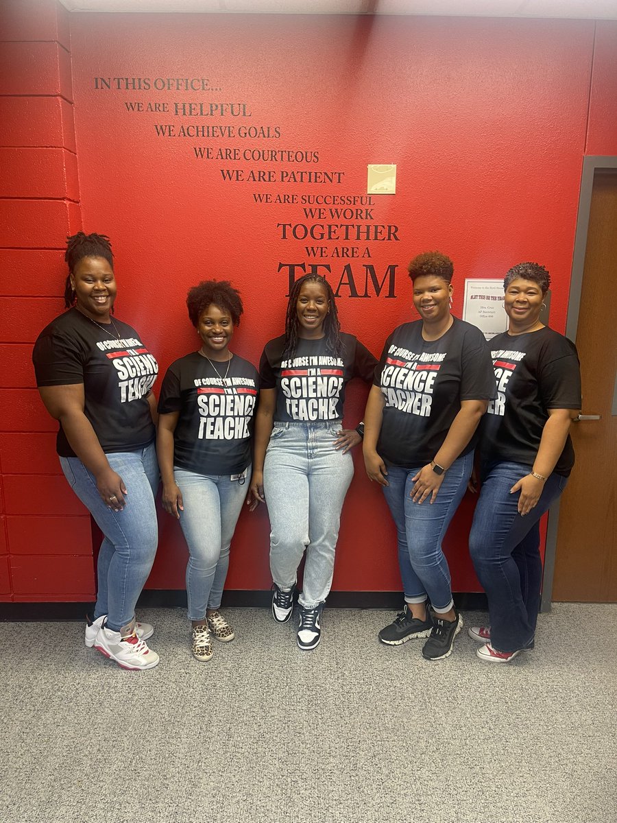 Byrd_Middle's tweet photo. A team that plans together, stays together! 💪🏾 Check out their matching shirts. #Science #Collaboration @AndreaFranklin_ ♥️🖤 https://t.co/p7t4FDU7Jl