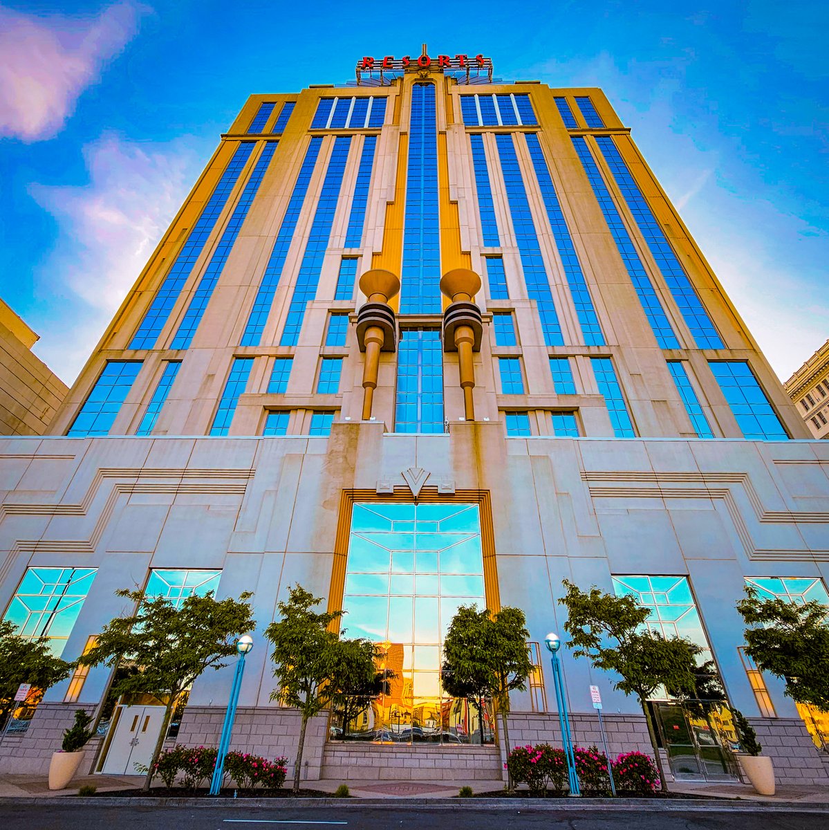ResortsCasino's tweet photo. When buildings touch the sky! https://t.co/NAVO0Lqr7e
