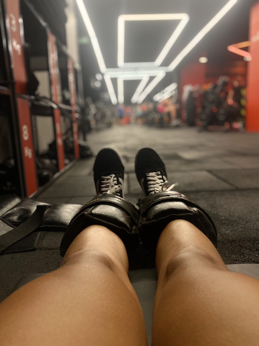 Ray_Paraizo's tweet photo. Um exercício pra acabar com a raça daqueles que querem crescer as pernocas e a 🍑: Glúteo 4 apoios e Afundo búlgaro. Sofrido tá. https://t.co/oDXcj5I5jV