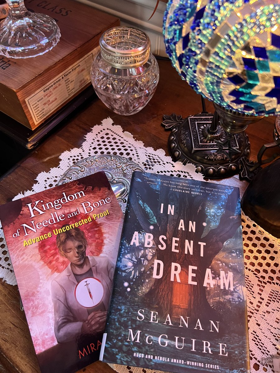 gbalbatross's tweet photo. Just received an incredibly thoughtful care package of two of my all time favourite books, signed no less! Thank you so much @seananmcguire https://t.co/AJyAeyeLDS