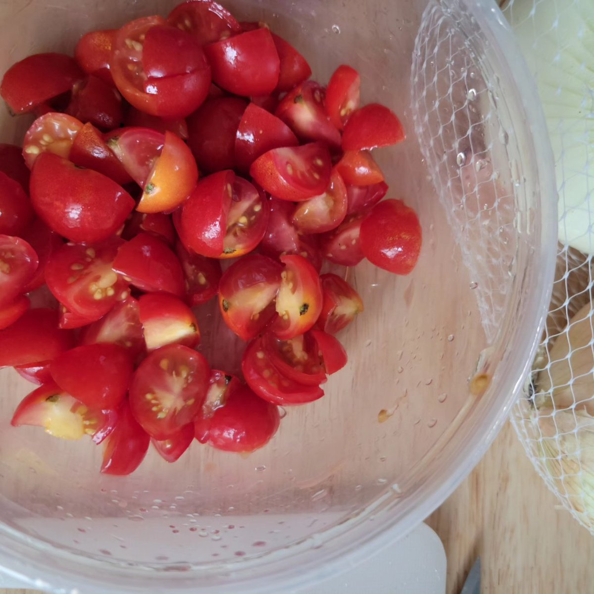 LisaDemands's tweet photo. Tomorrow we're serving chicken sandwiches with green salad, and in the salad, there are cherry tomatoes from OUR GARDEN! HOW COOL IS THAT?! It's been a goal to incorporate food *we've* grown into meal services, now we get to! #ClapForUs #FoodNerd #NoFiltah #BecauseWeLoveYouMeals https://t.co/zulEXYb282