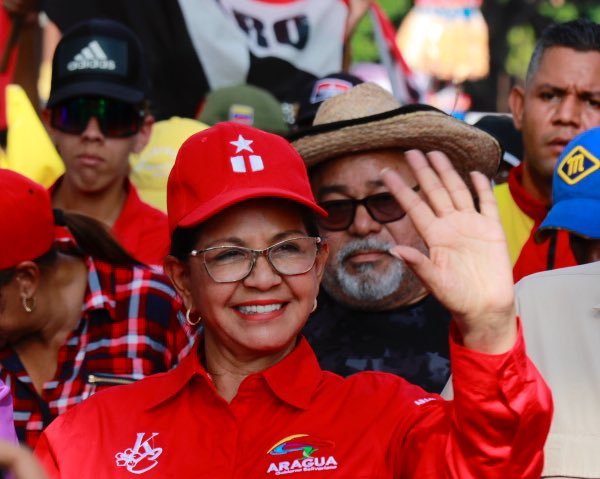 #11Ago El Pdte.<a href="/NicolasMaduro/">Nicolás Maduro</a> cuenta con la marea roja que desbordó las calles de #Mariño. Alfredo Pacheco Miranda, Casco de Turmero, Samán de Güere, Pedro Arévalo Aponte y Chuao, gracias por tanto compromiso. ¡Pa’ lante! #MariñoConMaduro #LaPazEsClave