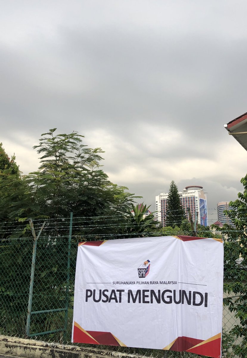 jeraldjoseph2's tweet photo. Standing In line for my voting duties in Malaysia. Time to defend an inclusive constitutional framework by voting in political parties that believe this nation belong to all. It doesn’t only belong to the majority #rejectracism https://t.co/oO2h50Hskb