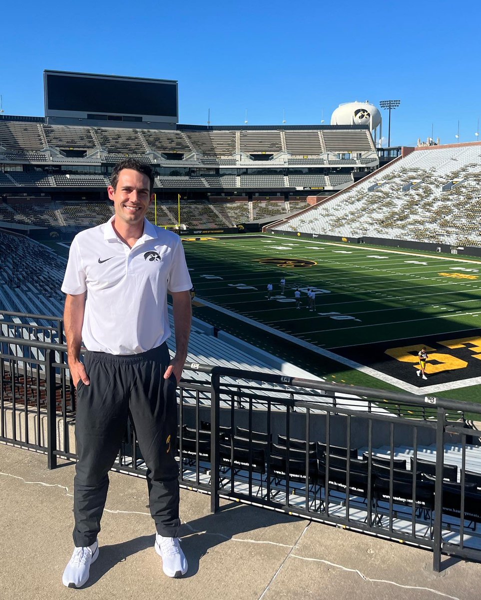 BrunoButturi's tweet photo. Primeira semana de fellow na @uiowa.
Alternando centro cirúrgico, consultório e o treino de football!
Muita energia para conseguir absorver toda essa experiência.
.
Fellow's first week at @uiowa.
Alternating surgical center, office and football training! https://t.co/oqd6mw1pV1