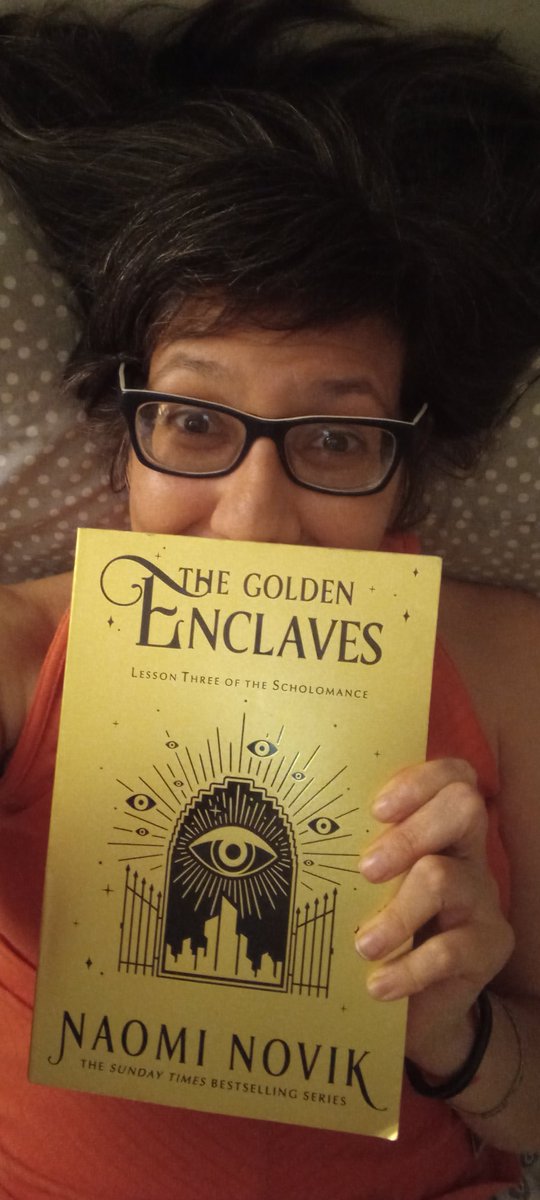 Una bonitura de trilogía <a href="/naominovik/">Naomi Novik</a> 😍🥰🥰 ¡Bonitura I said! #FantasyReading