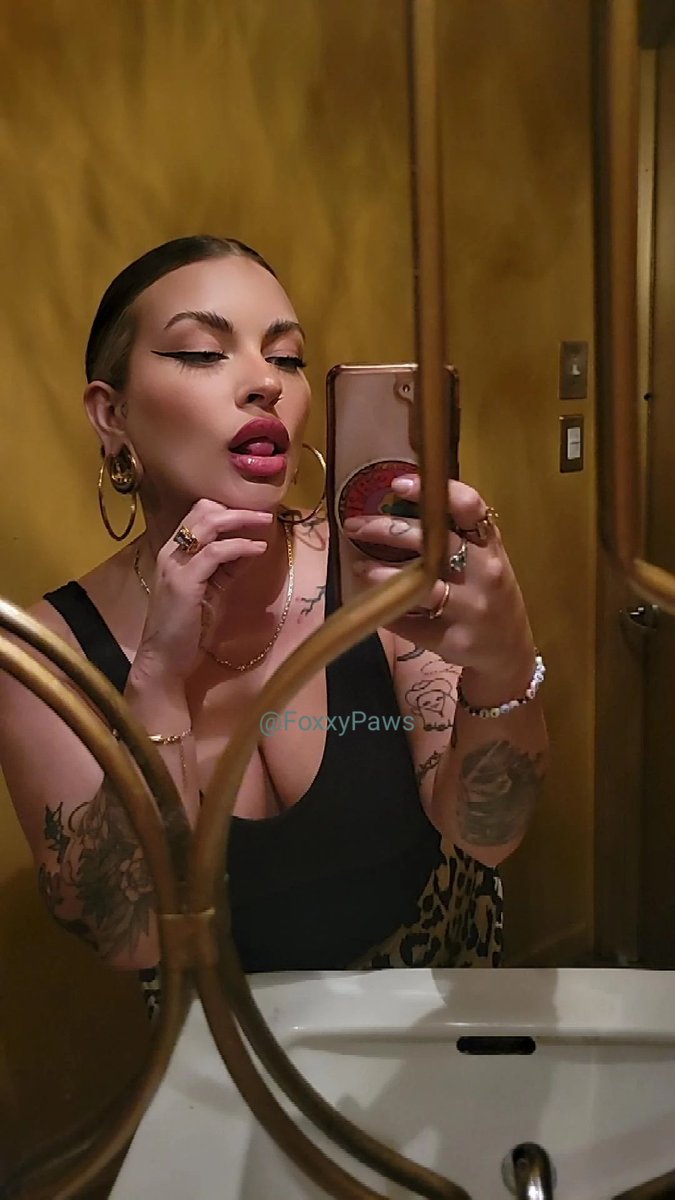 FoxxyPaws's tweet photo. I really do just get hotter with time ✨️

💸 in links

Findom https://t.co/J1IpQGZY27