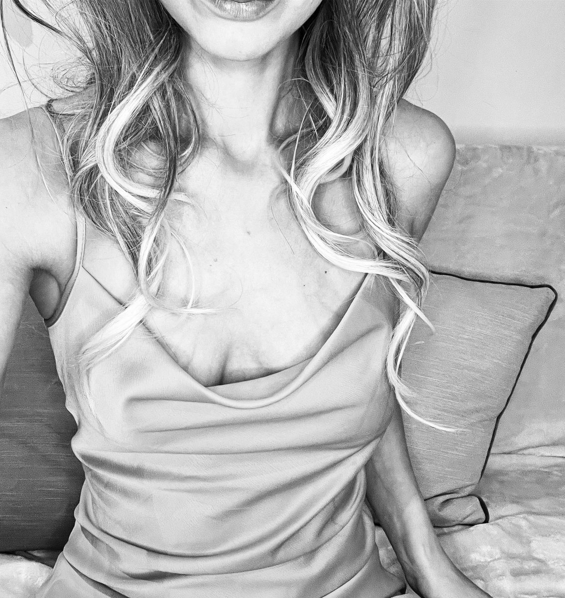 VioletV50's tweet photo. Hey loves🤍 what have you been fantasising about lately?

#onlyfans #shygirl #blonde #onlyfansdiscount #onlyfansnewbie #sugarbaby #retweet4retweet https://t.co/f1eqrL9Uj4