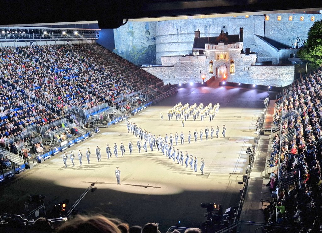 Great performance at the @EdinburghTattoo again tonight. Were they going for advertising of @elonmusk rebrand? @kingscolour_sqn