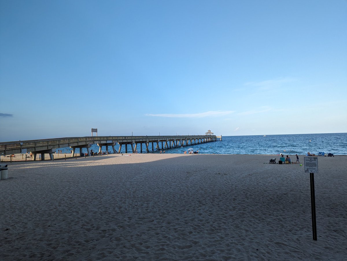 Lenny_Bons's tweet photo. Strolling down #deerfieldbeach enjoying the #vibe and weather. #pixel7pro #video #teampixel @GooglePixel_US #itsagthing https://t.co/oDBZba0NnJ
