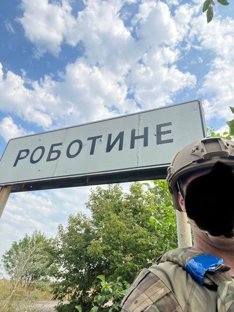 beverley_kyle's tweet image. Our fighters are in #Robotine village

#Ukraine #Mariupol #Zaporizhzhia #Bakhmut #Kherson #Donetsk #Russia #RussiaIsATerroristState #StandWithUkraine #KerchBridge #Kupiansk #Crimea #Svatove #Robotyne #Klishchiivka