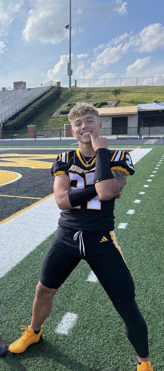 halajcio's tweet photo. Let the countdown begin ⏰ 🏈🔨 #TWO7 @MontourFootball @hilltopspartan @210ths @PA_TodaySports @wpialsportsnews @mrpafootball https://t.co/CL6RyNeILA