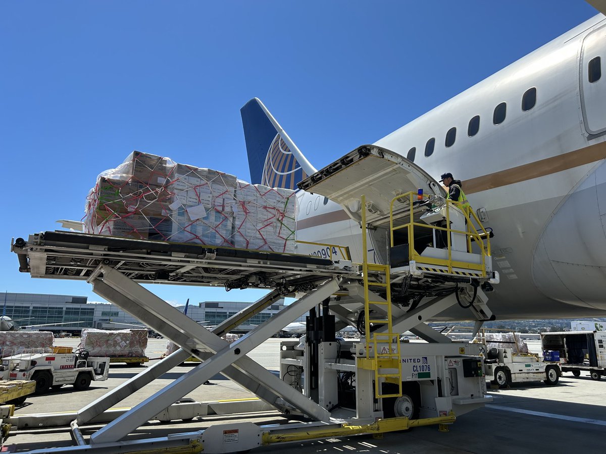 A @united 787 in @flySFO loaded up with relief supplies from @RedCross headed to Maui. The videos and images from the island are horrific, proud to be part of the assistance on the way.