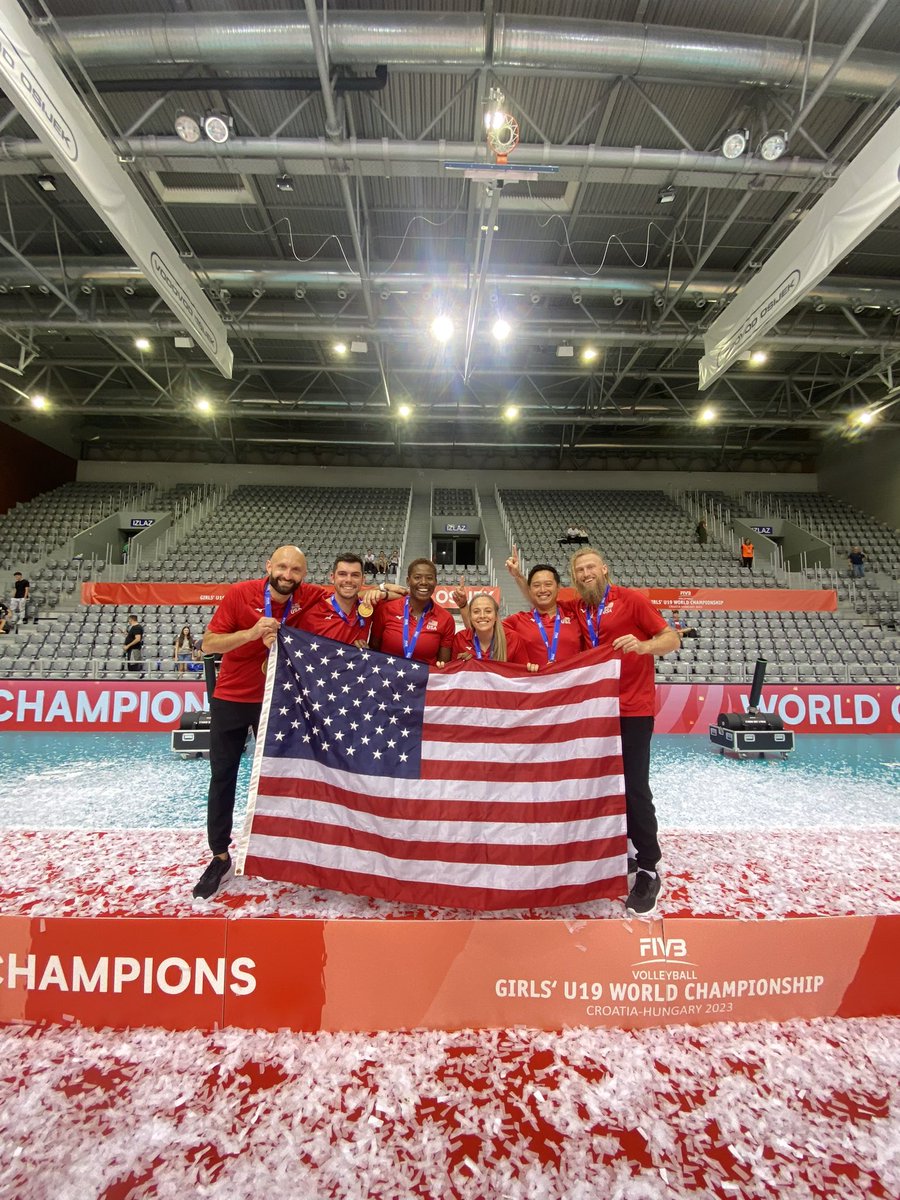 TerpsVolleyball's tweet photo. Our amazing director of operations @thmpsnkyl12 and the USA U19 squad are FIVB World Champions 🇺🇸🐢

@usavolleyball https://t.co/3NreLlF9IJ