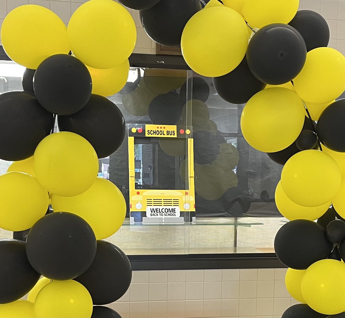 It was a spectacular first week back at Sewell Elementary! 🚌 ¡Fue una primera semana espectacular en Sewell Elementary! <a href="/Sewell_Seahawks/">Sewell Elementary</a> #LeaveaLegacy #ExperienceTheMagic