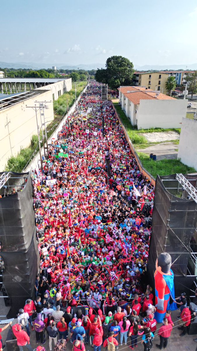 jnoratoj2011's tweet photo. ¡La mamá de las marchas!

 Marchamos y matamos, extraordinaria movilización de el pueblo heroico del municipio Santiago Mariño en respaldo a súper Bigote @NicolasMaduro  
#Mariñoconmaduro https://t.co/QbVY4krTqn