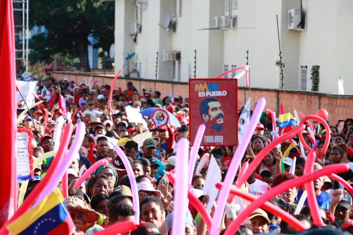 jnoratoj2011's tweet photo. ¡La mamá de las marchas!

 Marchamos y matamos, extraordinaria movilización de el pueblo heroico del municipio Santiago Mariño en respaldo a súper Bigote @NicolasMaduro  
#Mariñoconmaduro https://t.co/QbVY4krTqn