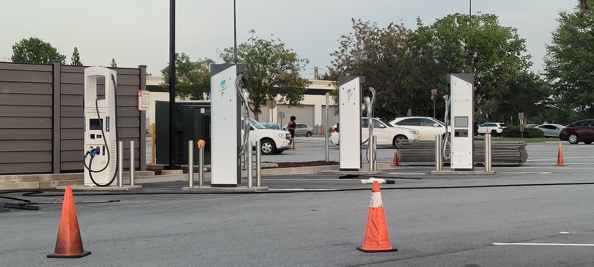 RoamingTesla's tweet photo. @RateYourCharge 0/10 for this location. The entire @ElectrifyAm station at the Wal-Mart in Stockbridge, GA is down. Looks like 3 out of the 4 stations are new but all are offline smh. I they are upgrading #RoamingTesla https://t.co/S26A60tnai