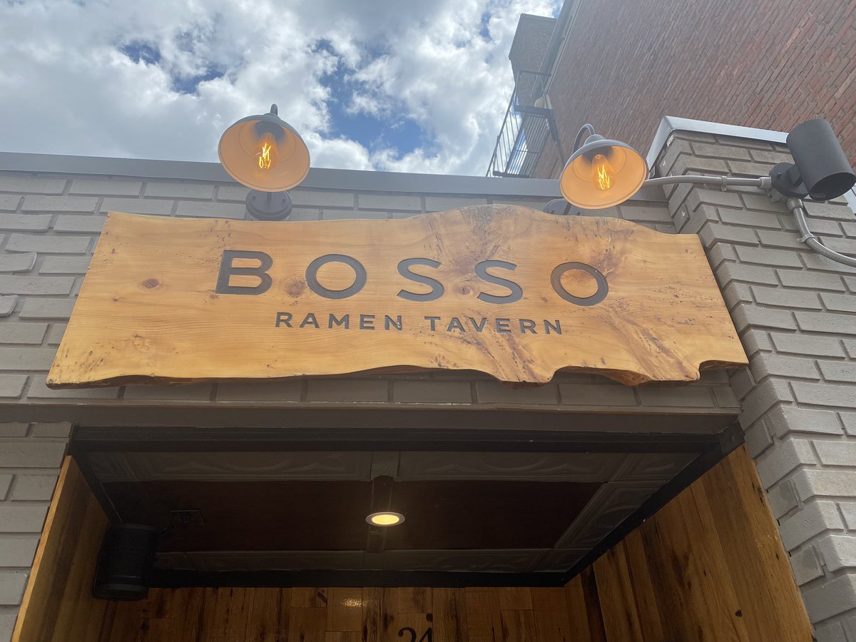 Harvard SquareにあるBossoでらーめんランチ🍜 ここに来るのは去年に引き続き2回目。HBSを卒業した日本人の後輩が経営している。贔屓目なしにアメリカで食べたラーメンの中で一番美味しいと思う。最後の一滴まで美味しい。

(肝心のラーメンの写真は撮り忘れた！)