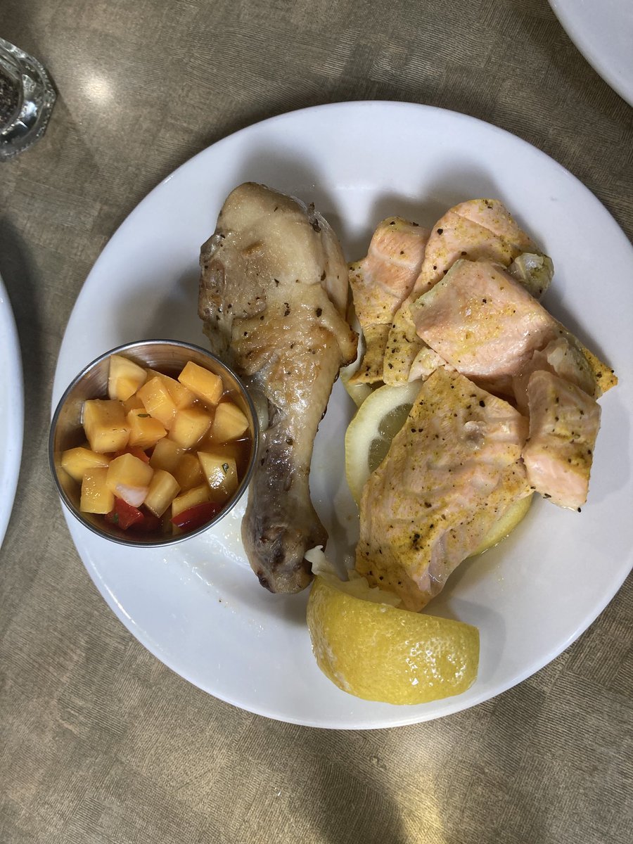 ZiadFazel's tweet image. Compliments to Francisco, the chef at Hotel Blackfoot, for providing the gluten-free fish &amp;amp; chicken from tonight’s dinner buffet, before it hit the sauce pans. The salmon in caper sauce, and roast chicken with pesto sauce, had béchamel sauce bases.  #QuickThinking #Celiac