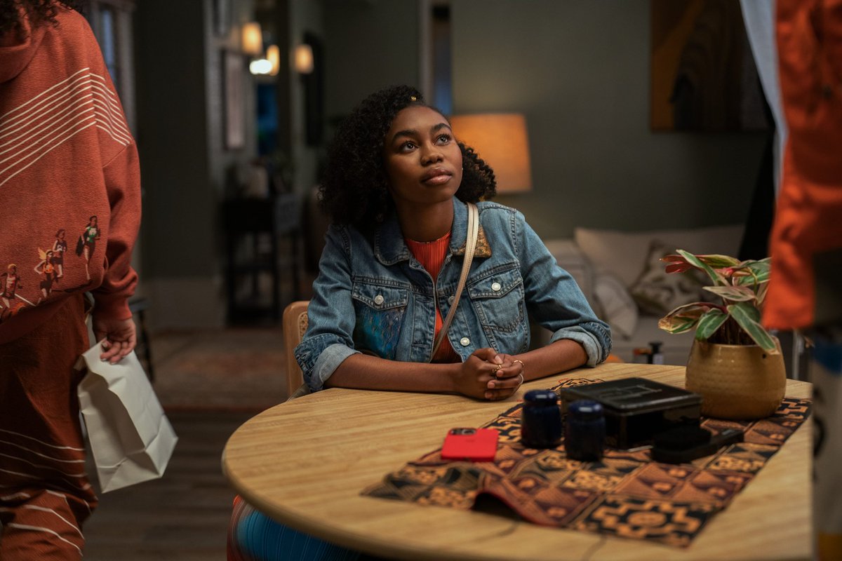 MatthewACherry's tweet photo. The return of Jackie. Such a grounding figure for Jace. Equal parts funny charming and real. #Swagger #RenewSwagger https://t.co/pxDLJg8JHX