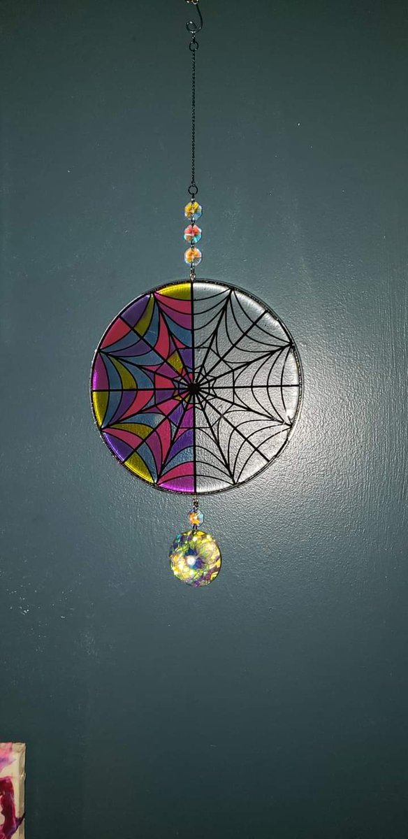 Arielhood82's tweet image. And now,the beautiful #opheliahall faux stained glass #wednesdaywindow from #nevermore on #wednesdaynetflix #wednesdayaddams #suncatcher These are truly #uniquedecor #wallart #goth #rainbow #someonerichbuymyart