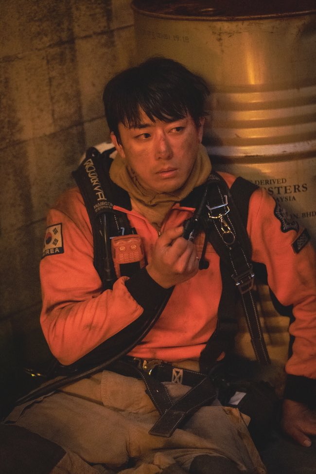 heeyoungiiee's tweet photo. #SonHojun who was killed after swallowing a candle in #TheFirstResponders2 feels sorry for quitting

Actor Son Hojun left a goodbye message for the viewers as he got off from TFR2 at the end of episode 3. He expressed his infinite loyalty and gratitude to his colleagues and the work by expressing his feelings in 5 QnA.